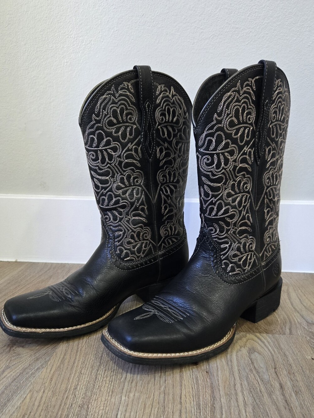 Ariat Black Leather Embroidered Western Boots, Worn Once